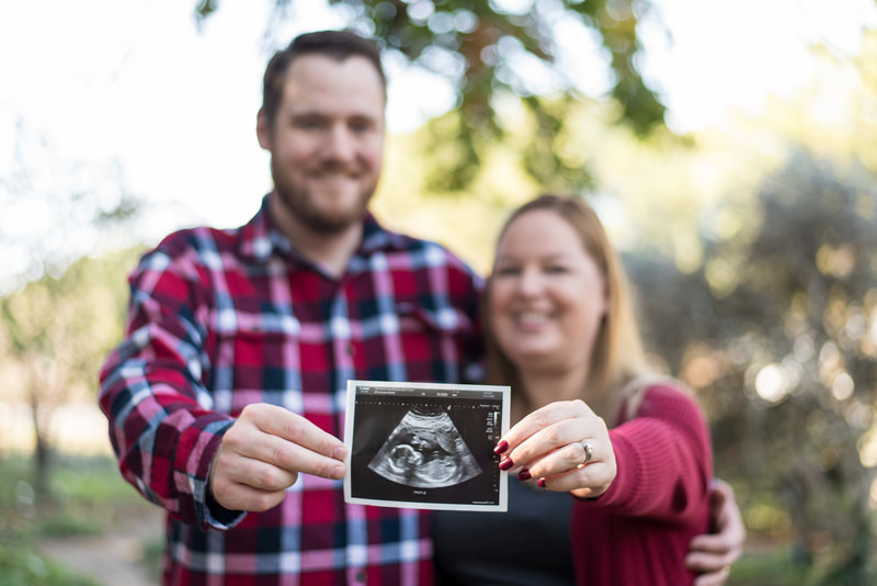 casual outdoor couples maternity portrait photo with sonogram at the UC Davis Arboretum
