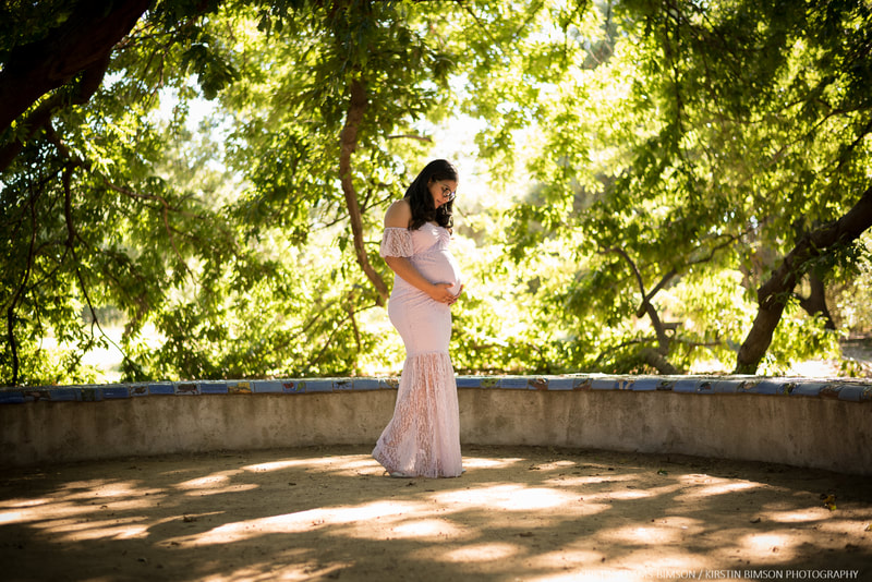 outdoor maternity  portrait photo at the UC Davis Arboretum