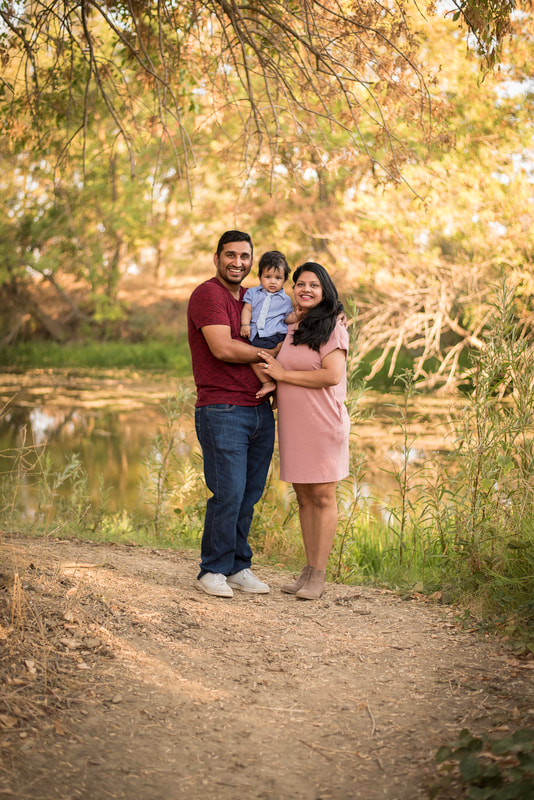 outdoor family portrait photo with infant at Putah Creek in Davis